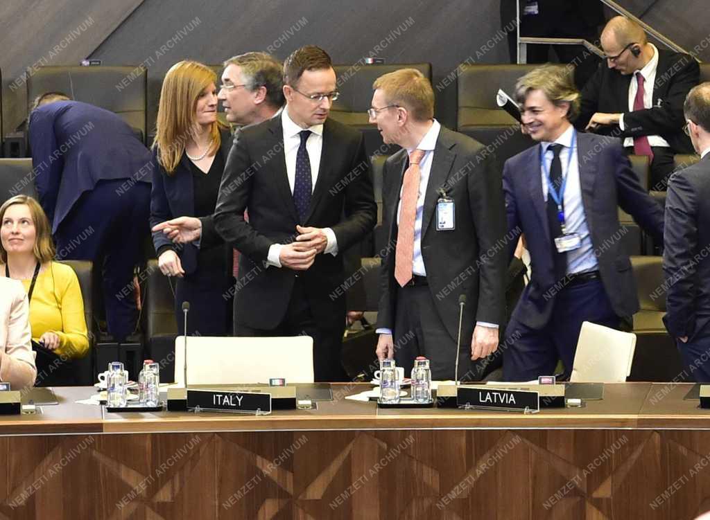 Szijjártó Péter a NATO-tagországok külügyminiszteri találkozóján 