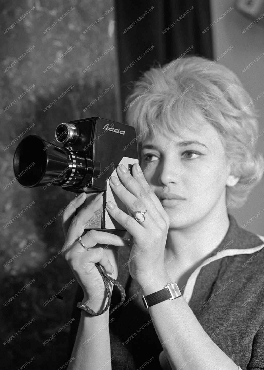 Kereskedelem - Szovjet fényképezőgépek és filmfelvevők bemutatója