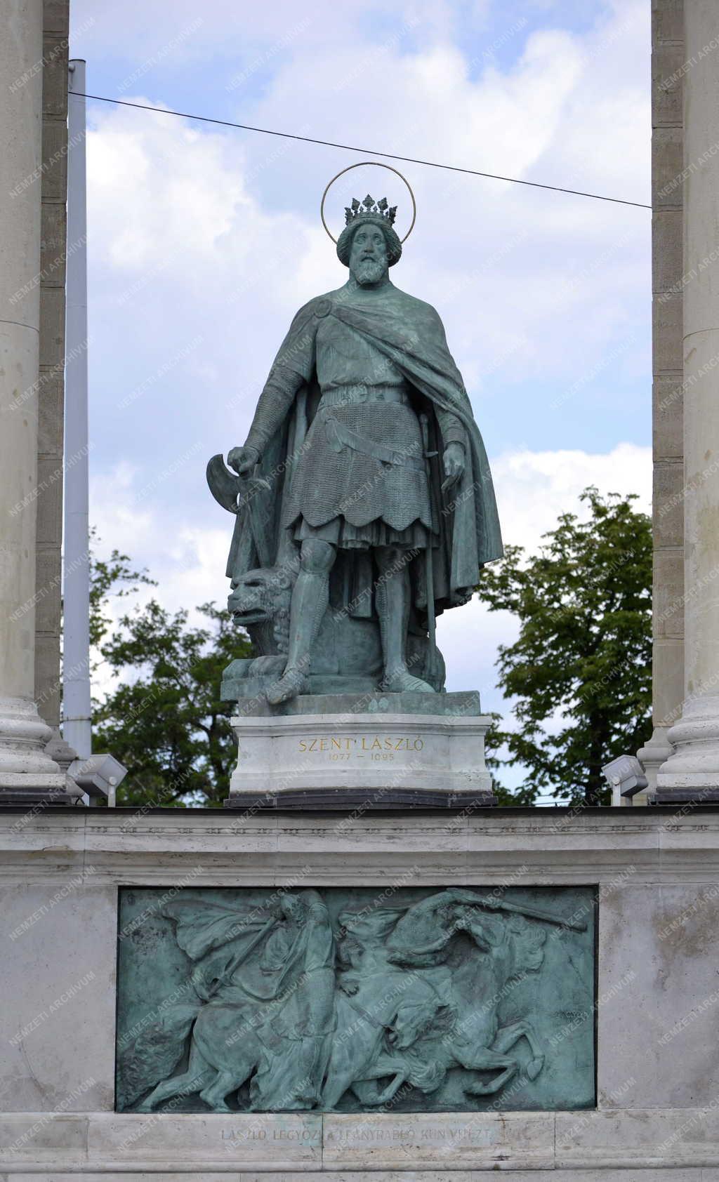 Emlékmű - Szent László szobra
