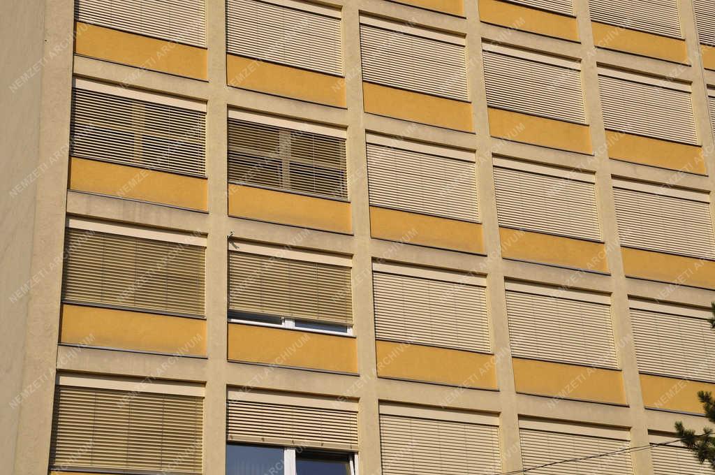 Egészségügy  - Budapest - Újpesti Szakrendelő felújítása