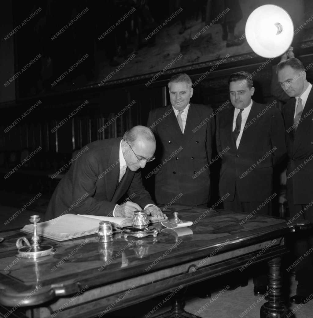 Külpolitika - Diplomácia - A török követ a Parlamentben