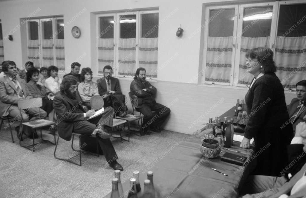 Oktatás - Kisebbségpolitika - Roma népfőiskola