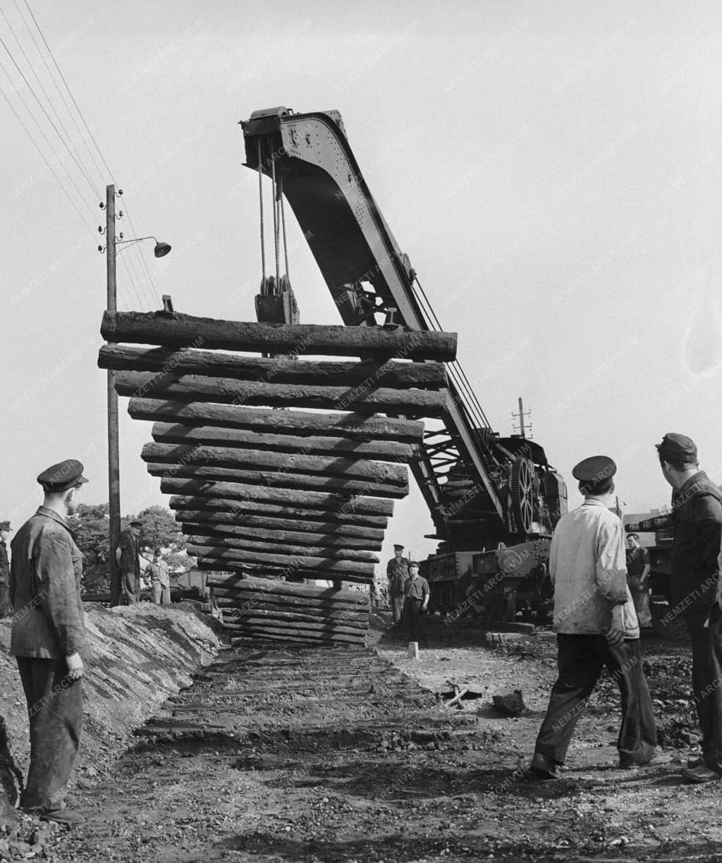 Közlekedés - Építés - Vasúti sín cseréje