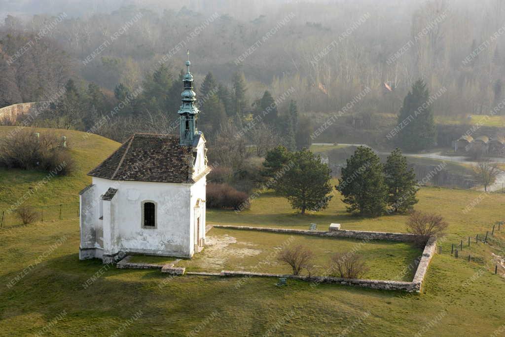 Egyházi épület - Tata - A Kálvária-kápolna