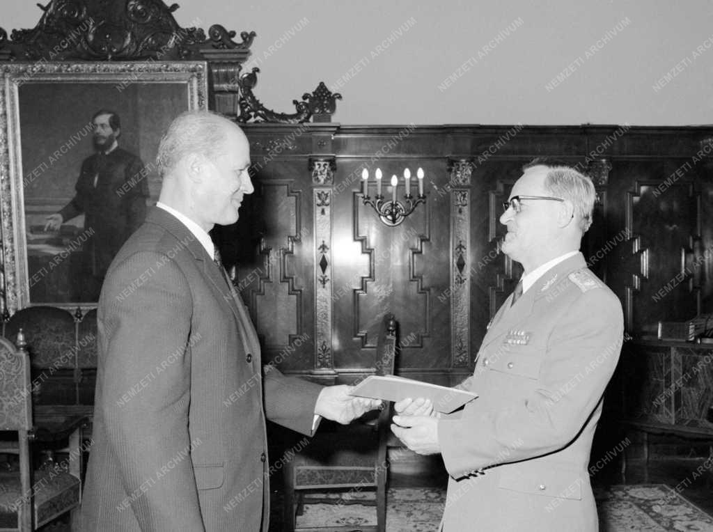 Belpolitika - Kitüntetés - Galambos József vezérőrnagy