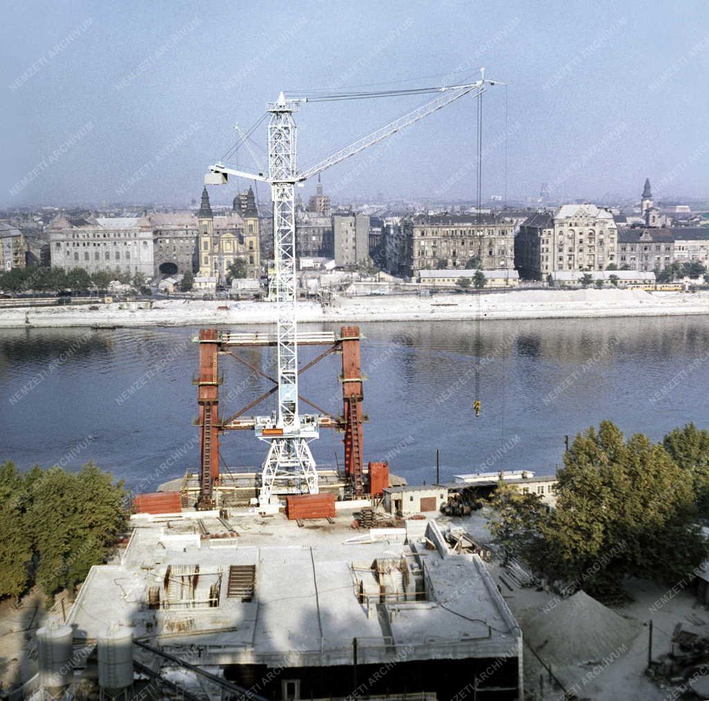 Építőipar - Épül az új Erzsébet híd