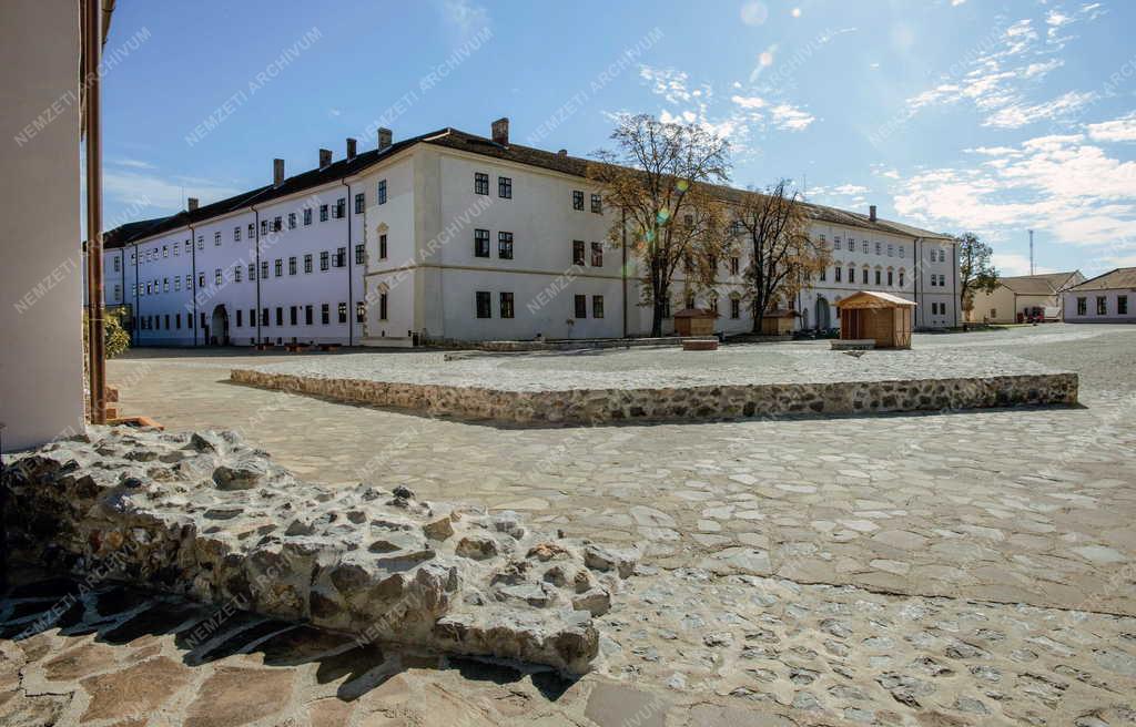 Műemlék - Nagyvárad - A felújított vár 