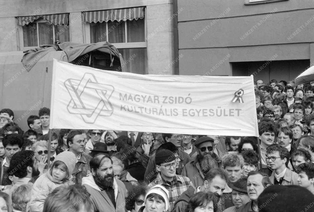 Ünnep - Az alternatív szervezetek ünnepsége
