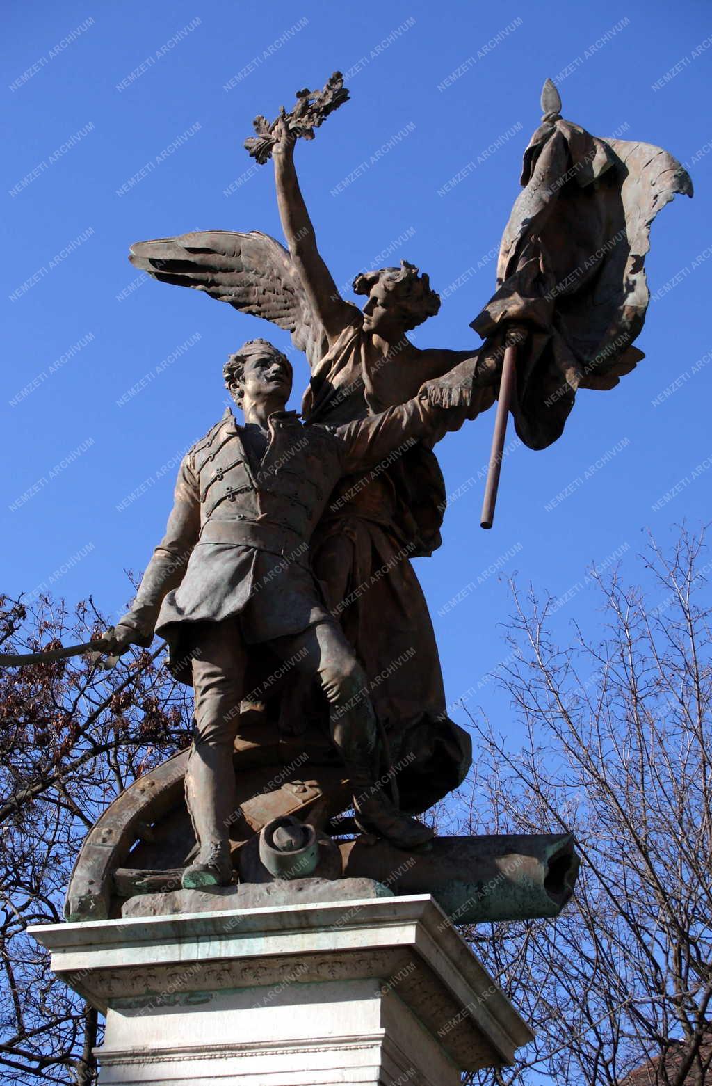 Műalkotás - Budapest - Honvéd-emlékmű a Budai Várban