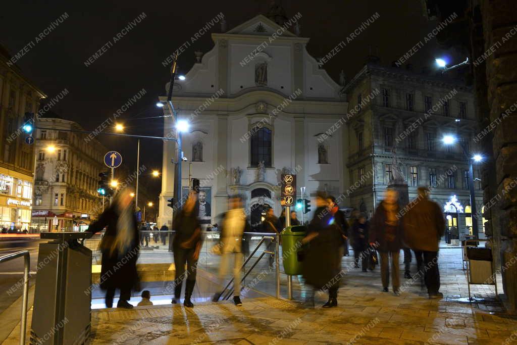 Városkép - Budapest -  Megújult a Ferenciek tere 