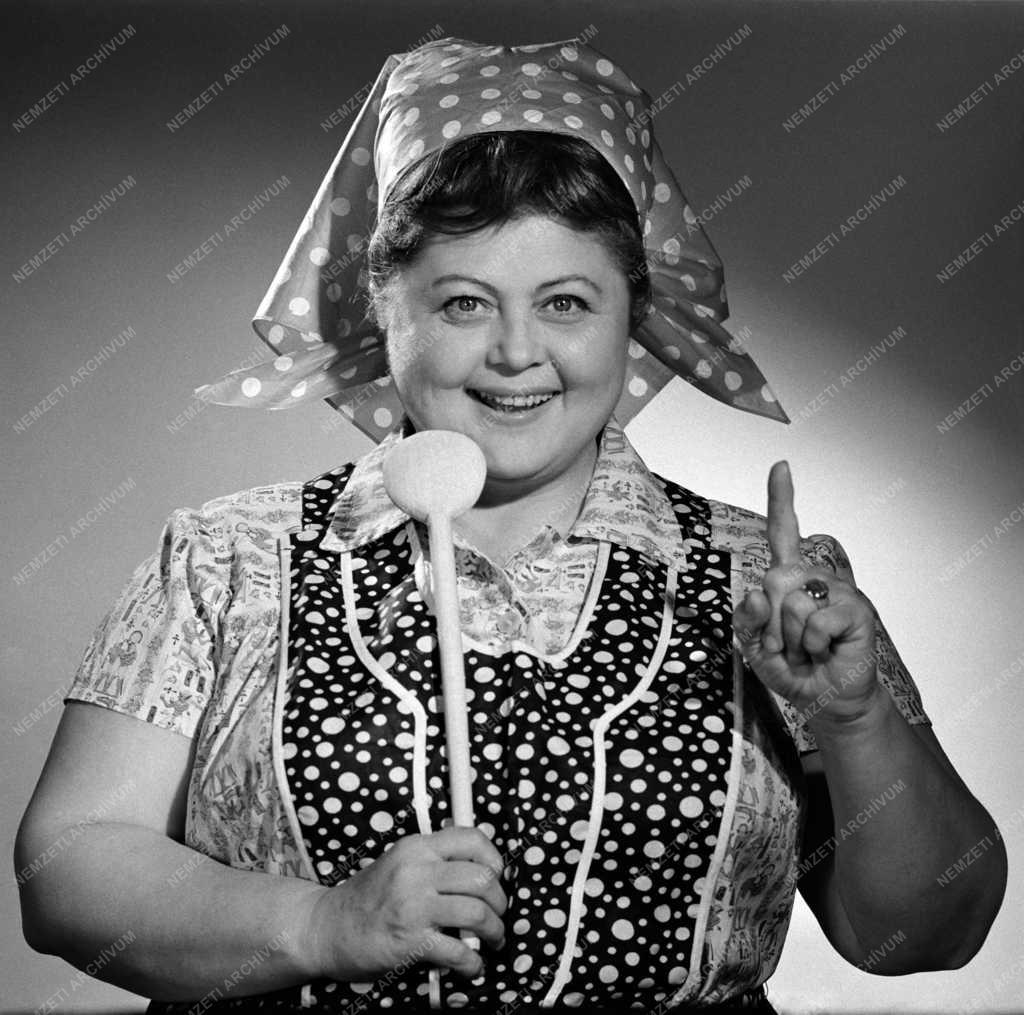 Reklám - Fónay Márta színésznő, mint háziasszony