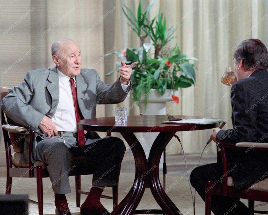 Kádár János a Televízió székházában