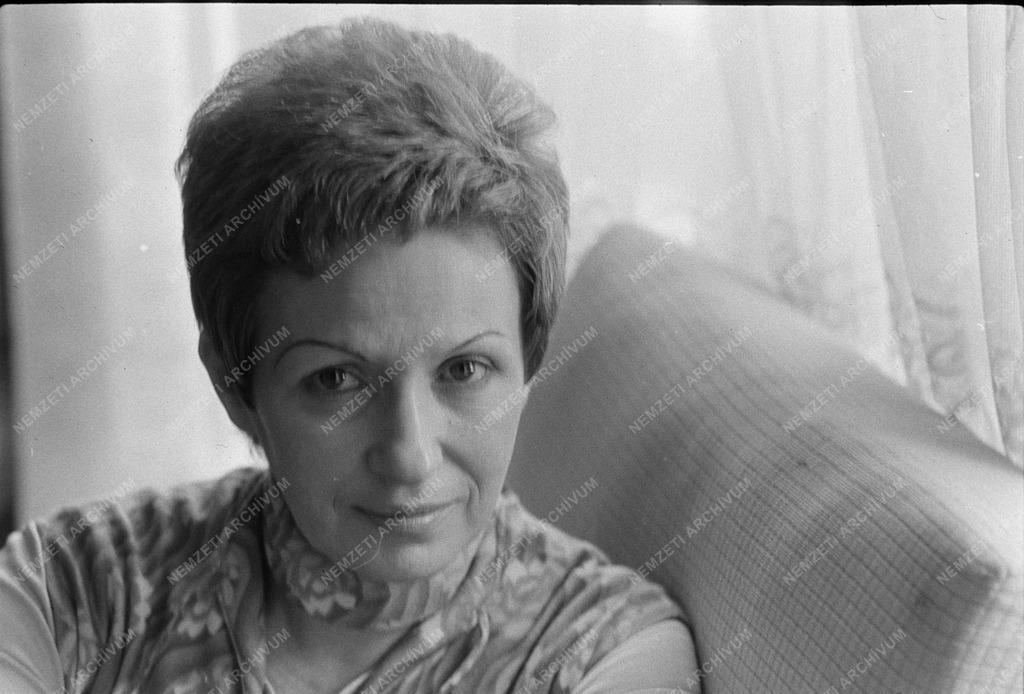 Kultúra - Zsolnai Hédi énekesnő