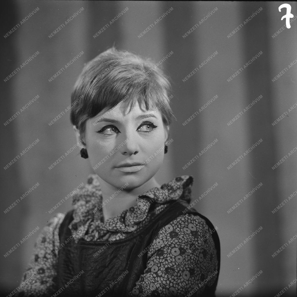 Kultúra - Színház - Csűrös Karola színésznő