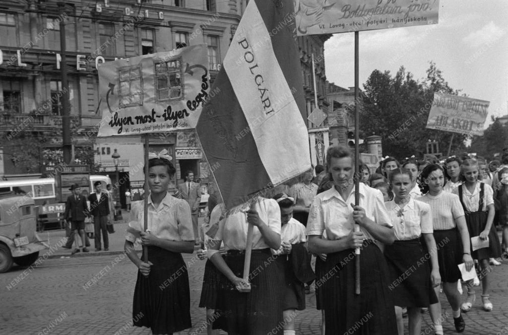 MNDSZ Iskola akció gyűlése