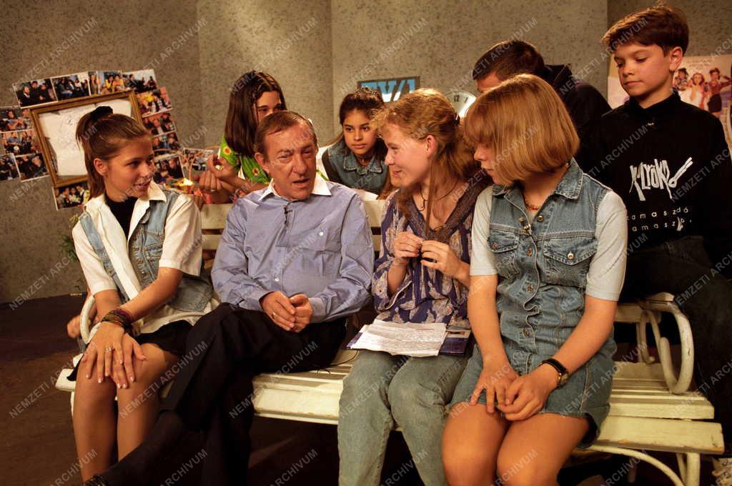 Kultúra - Televízió - A Kölyökidő című ifjúsági tv-sorozat