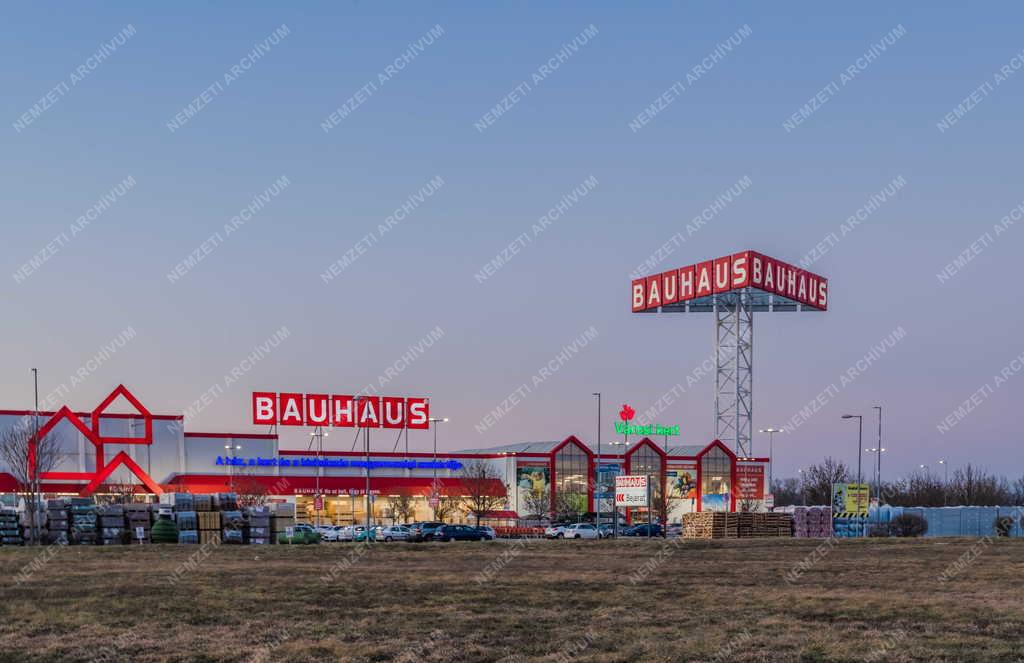 Kereskedelem - Szigetszentmiklós - Bauhaus barkácsáruház
