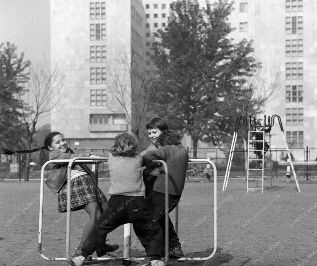 Szórakozás - Szabadidő - Sportjátszótér létesült a fővárosban