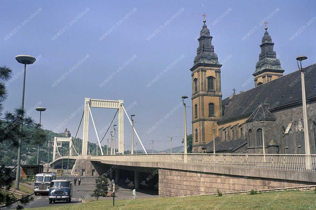 Városkép - Budapest - Erzsébet híd pesti hídfő