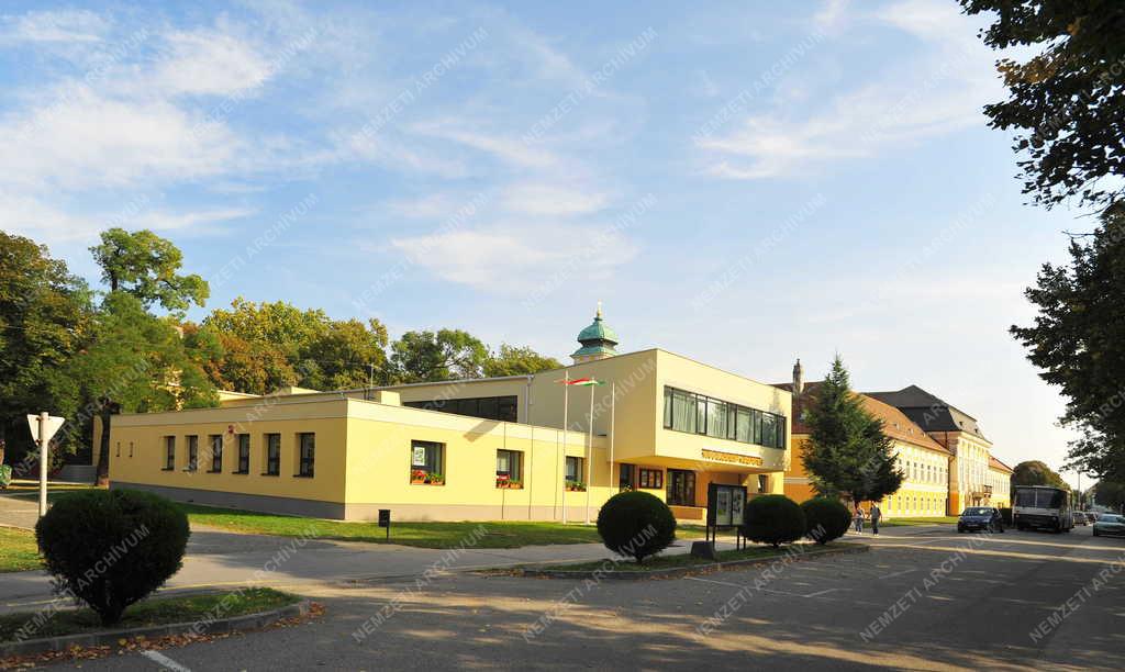 Csorna - Középület