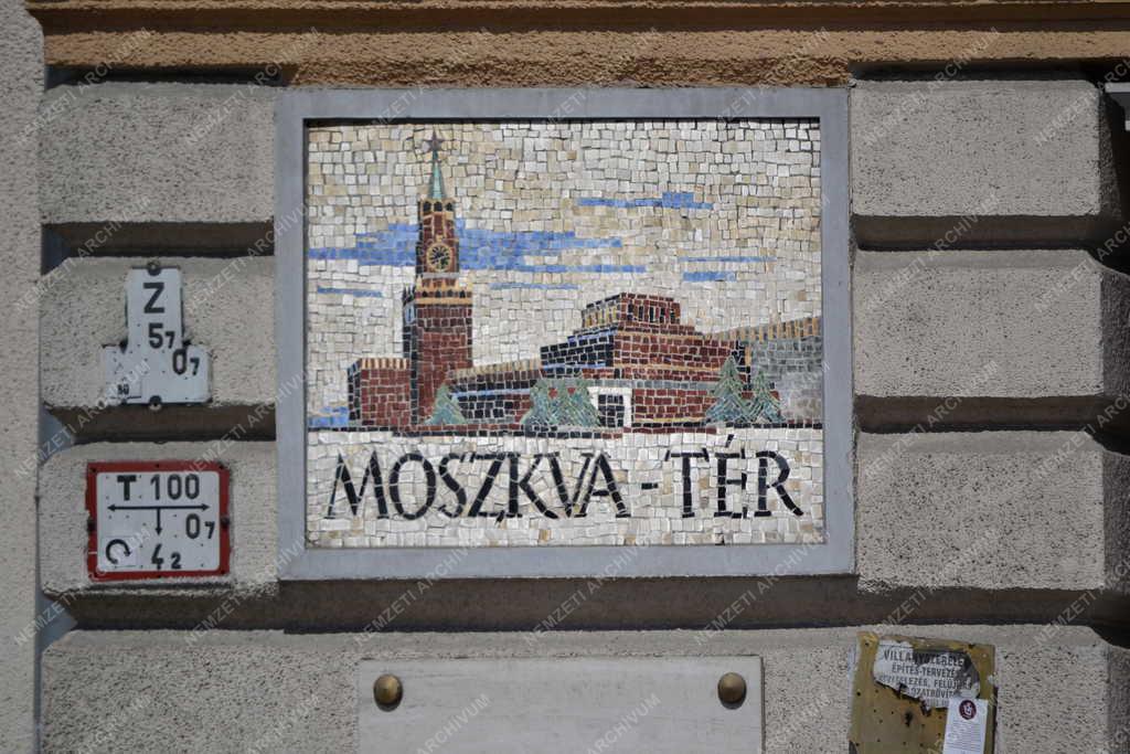 Műalkotás - Budapest - A Moszkva tér utcatábla