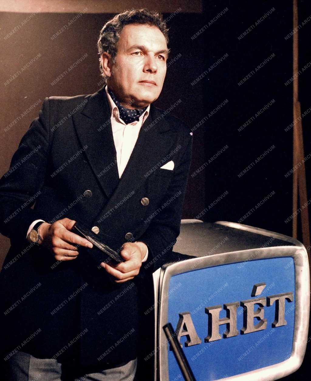 Készül a televízióban a HÉT című műsor.