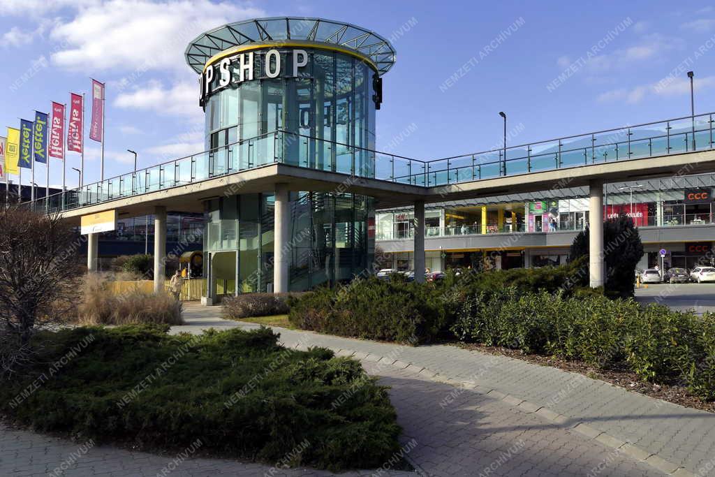 Városkép - Érd -  Stop Shop üzletház