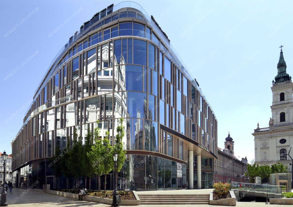 Városkép - Budapest - Szervita Square Buliding