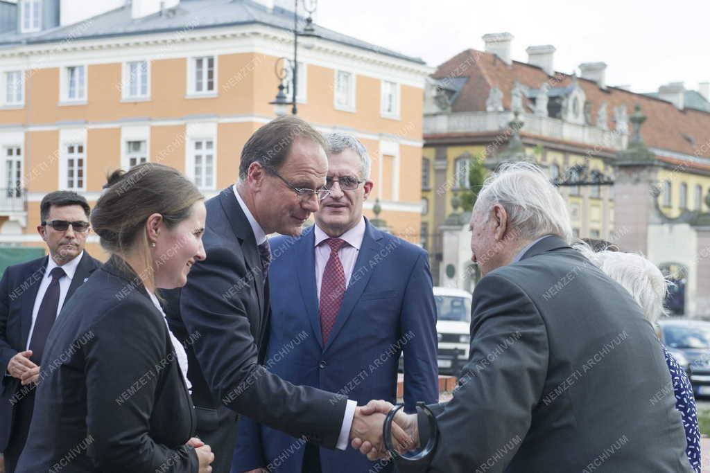 Navracsics Tibor Varsóban