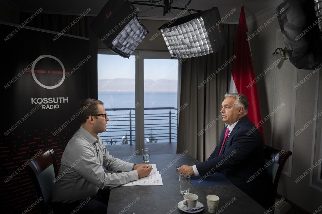 Miniszterelnöki interjú a Kossuth rádióban