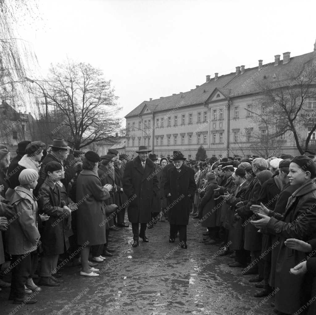Felavatás - Kodály Zoltán Katona József szobrának avatásán