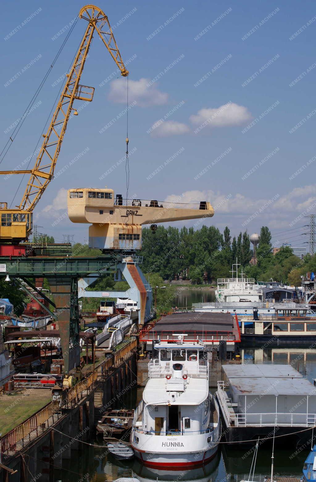 Vízi közlekedés - Budapest - Újpesti Hajójavító Főműhely