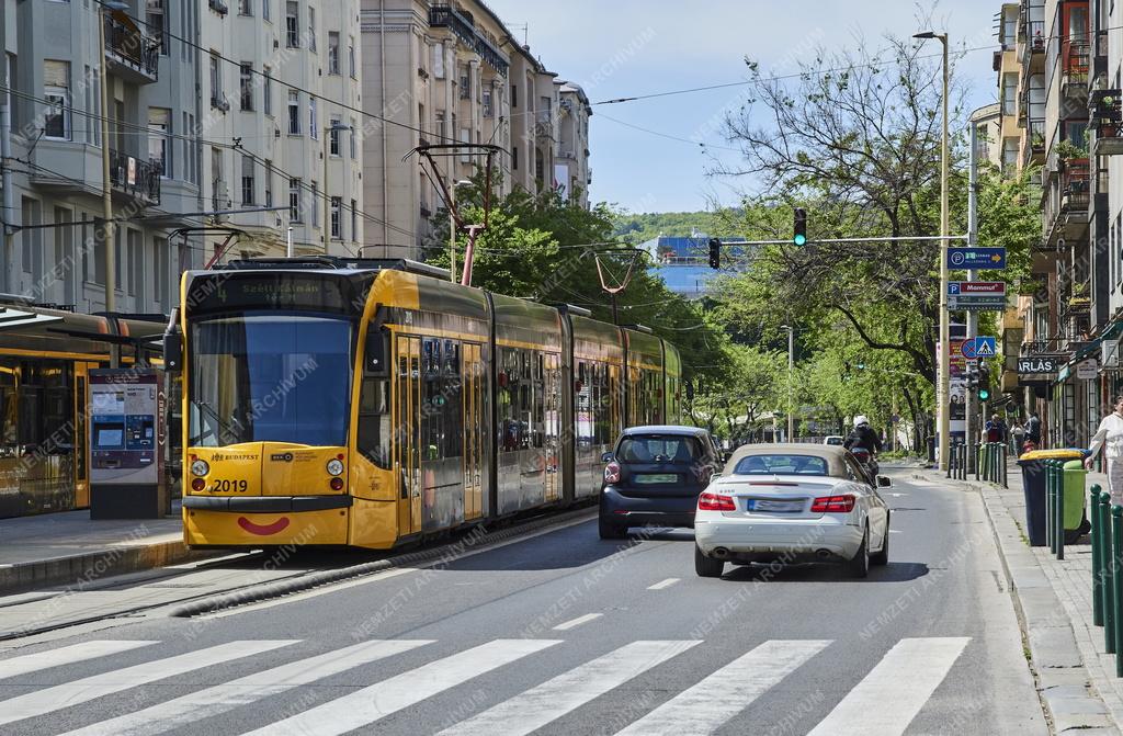 Közelekdés - Budapest - Forgalom a Margit körúton