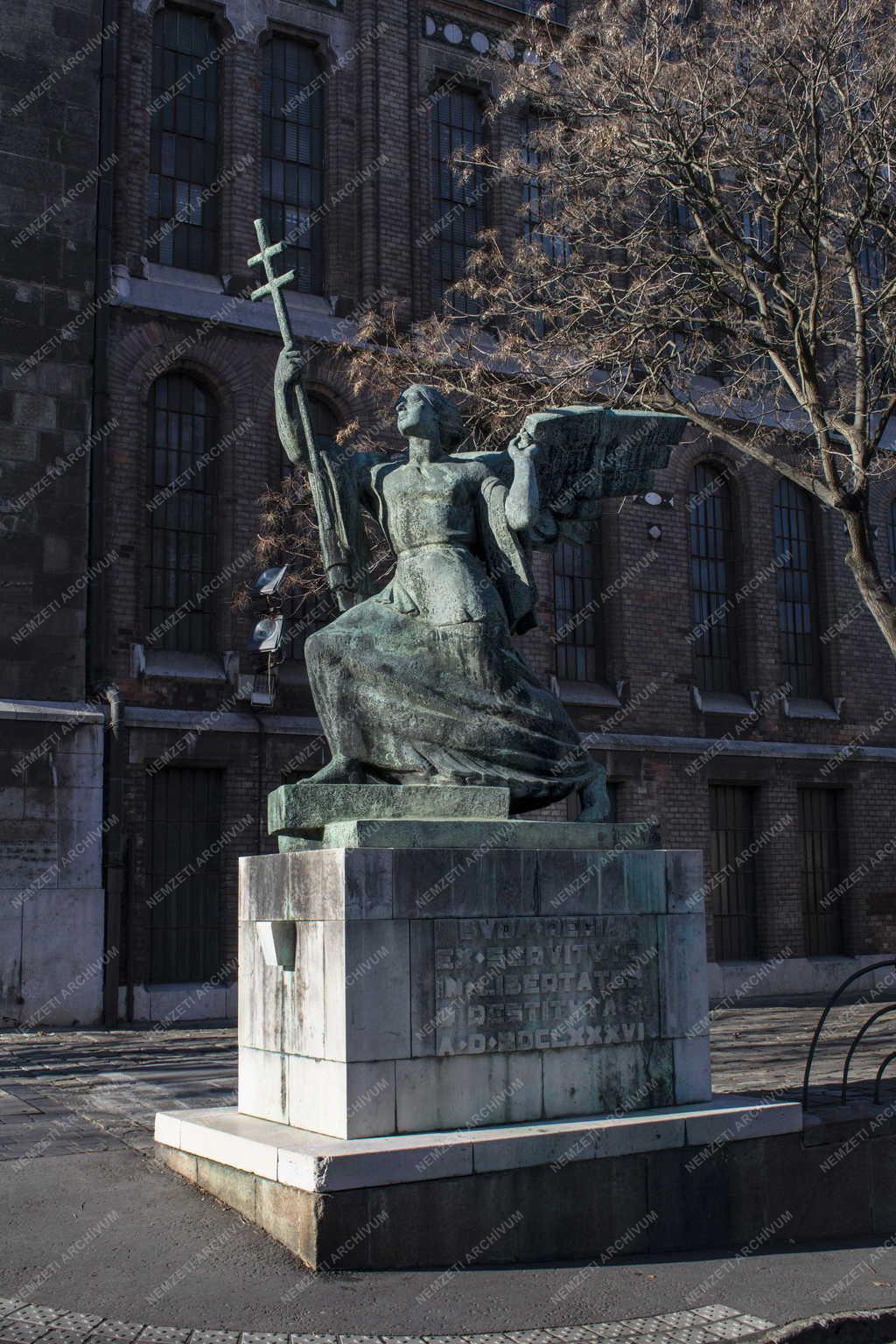 Városkép - Budapest - Rohanó Angyal szobor