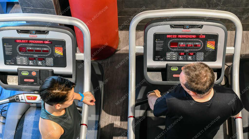 Koronavírus - Debrecen - Nyitva a fitneszközpont 