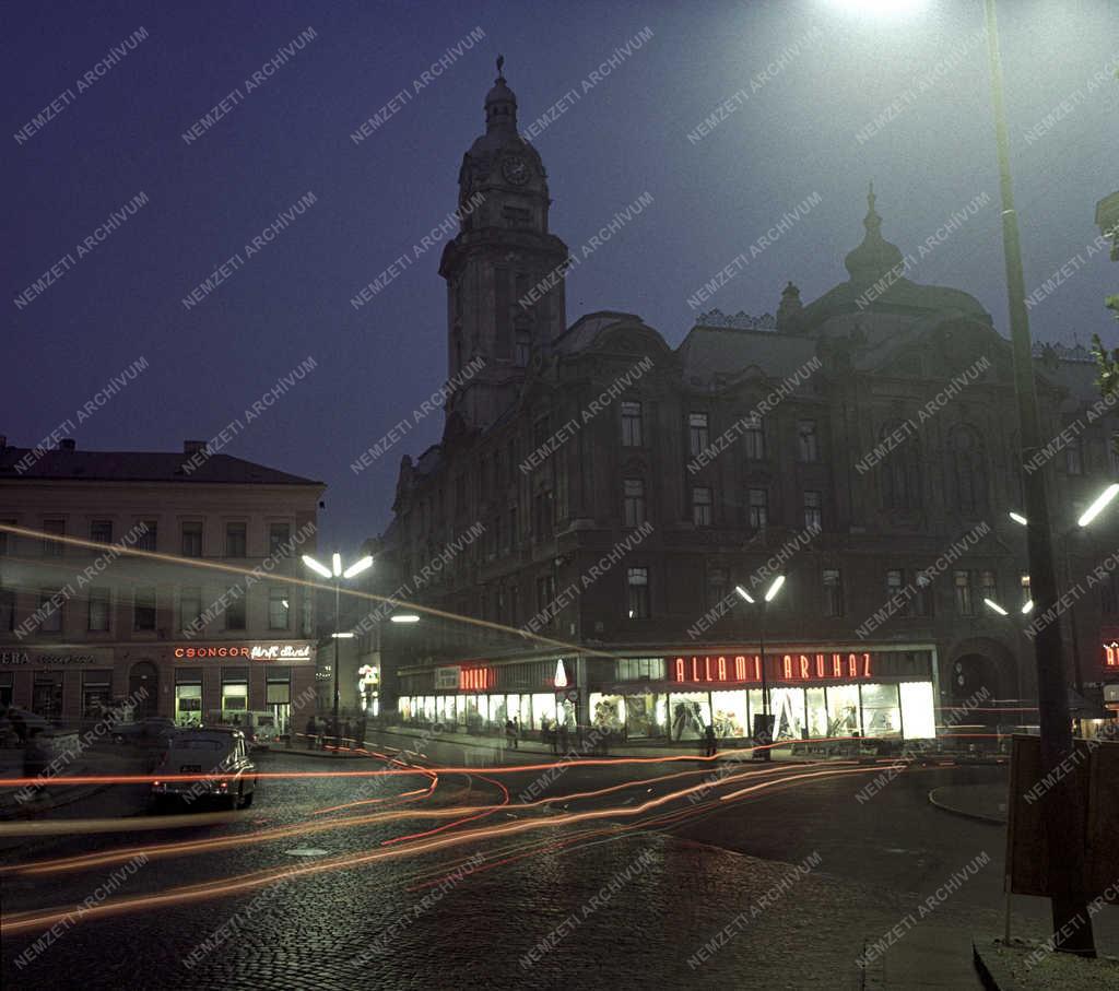 Városkép - Pécs - Széchenyi tér este
