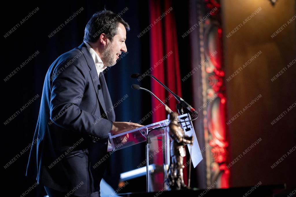 Orbán Viktor átadta Matteo Salvininek a Hunyadi János-díjat 