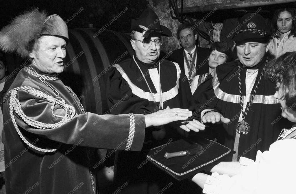 Érdekesség - Borrendtagok avatása Csopakon 