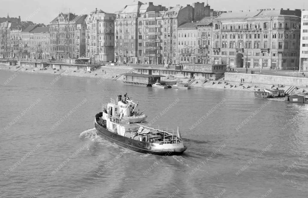 Vízi közlekedés - Vontatóhajó próbaúton