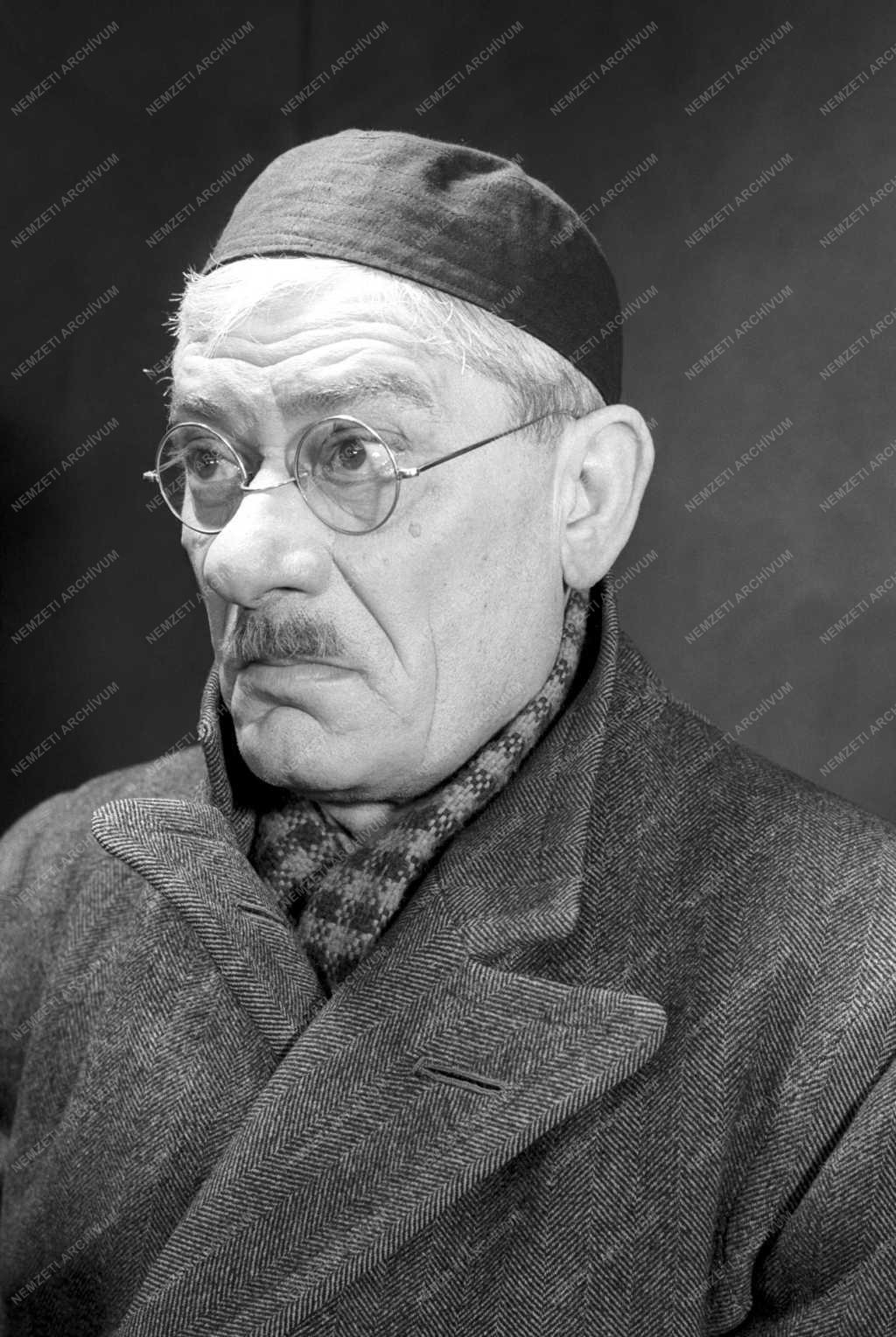 Kultúra - Szórakozás - Gádor Béla: Lyuk az életrajzon