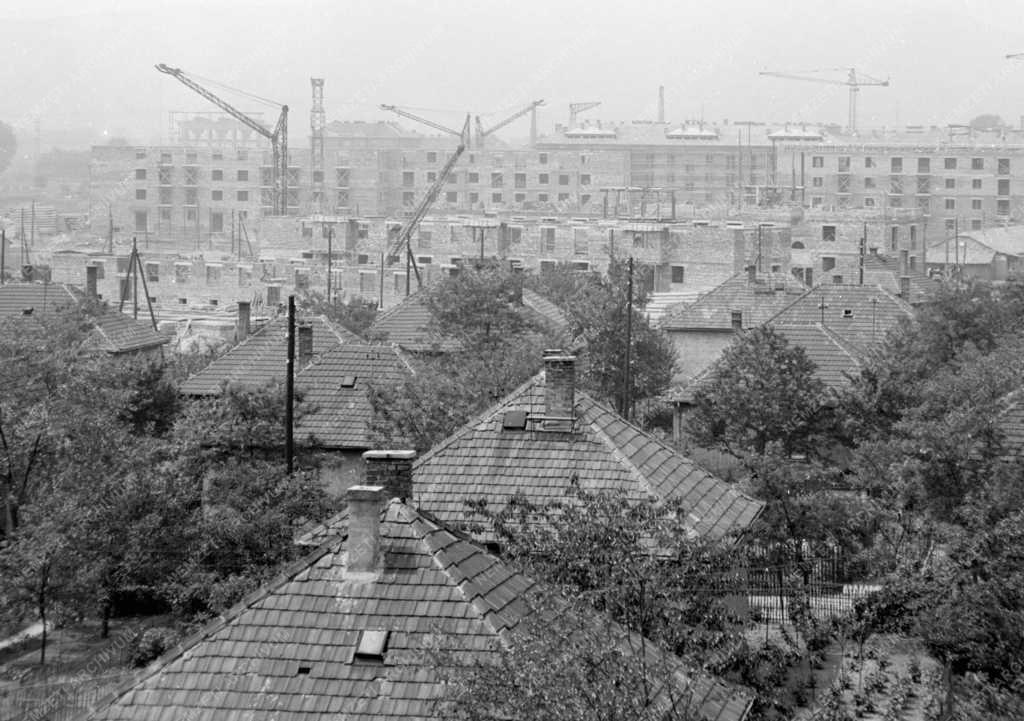 Tájak, városok - Képek a Béke úti lakótelep életéből
