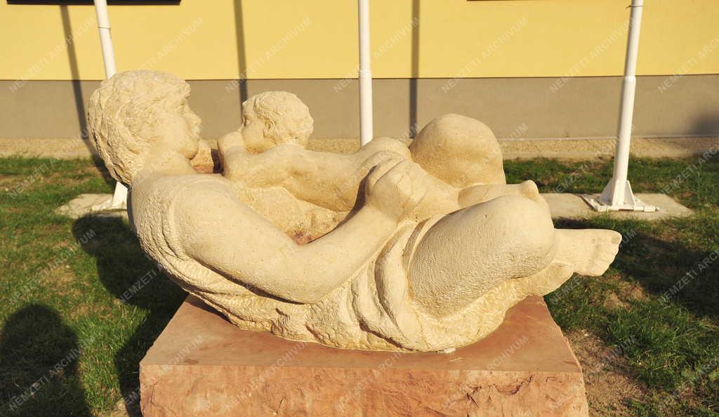 Csorna - Köztéri szobor