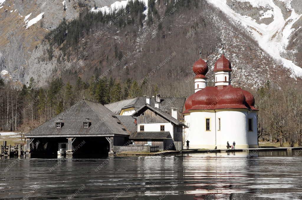 Vallás - A St. Bartholome templom