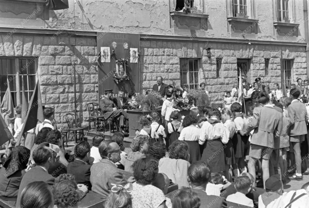 Bizonyítványosztás és évzáró az ötös sz. Sztállin úti ált.isk.