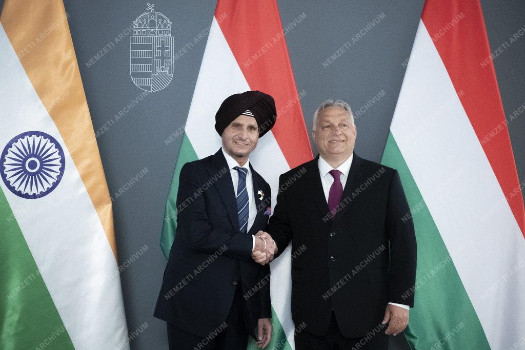 Orbán Viktor az Apollo Tyres vezetőségével tárgyalt