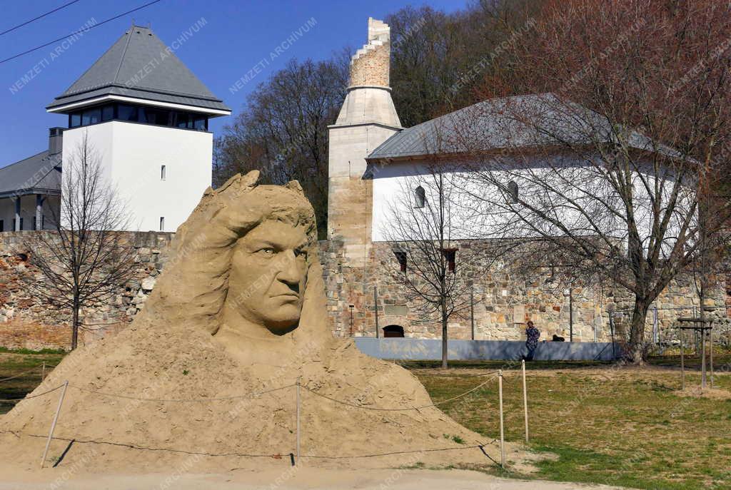 Városkép - Esztergom - Mátyás király homokszobra