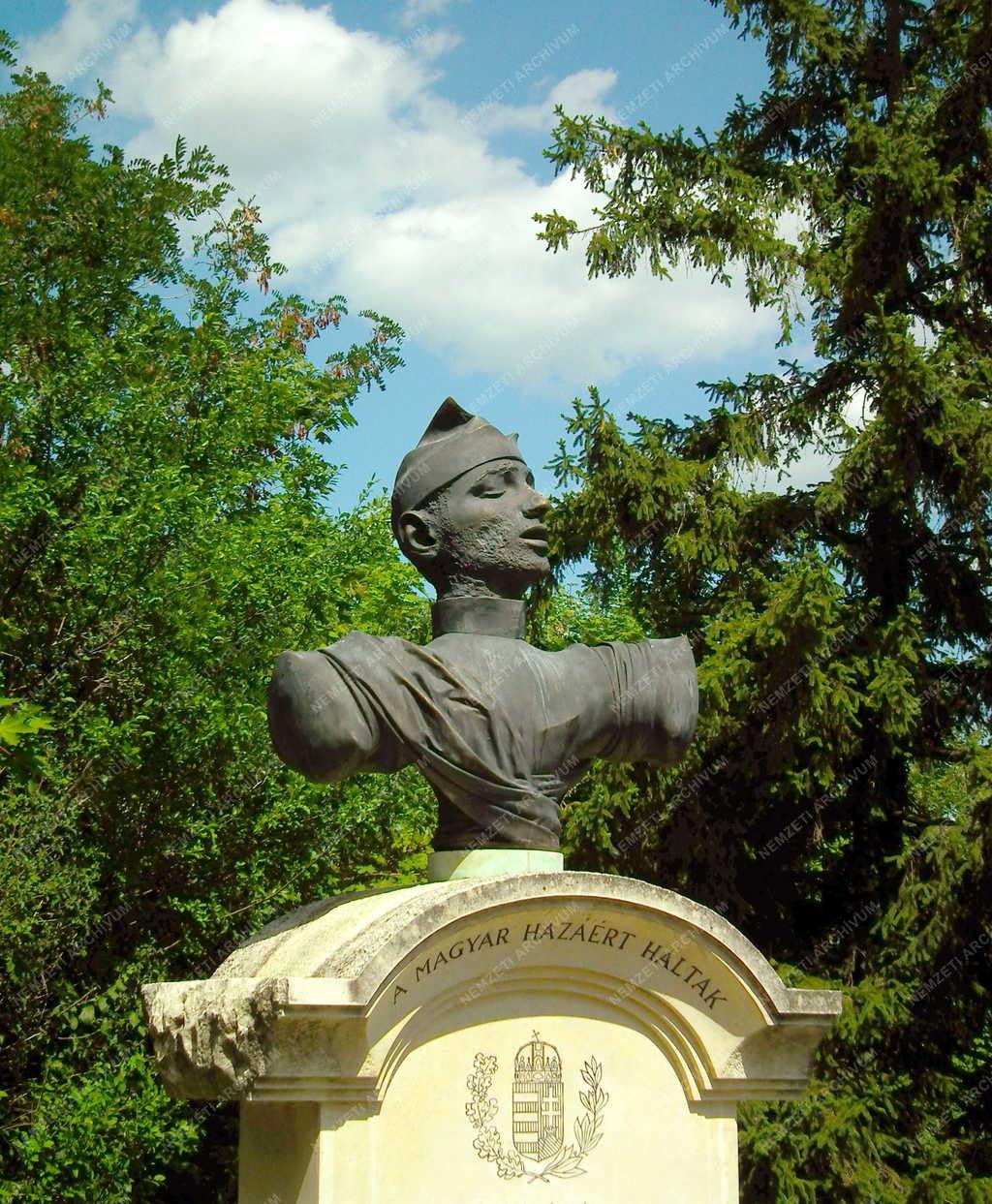 Emlékmű - Leányfalu - Világháborús emlékmű