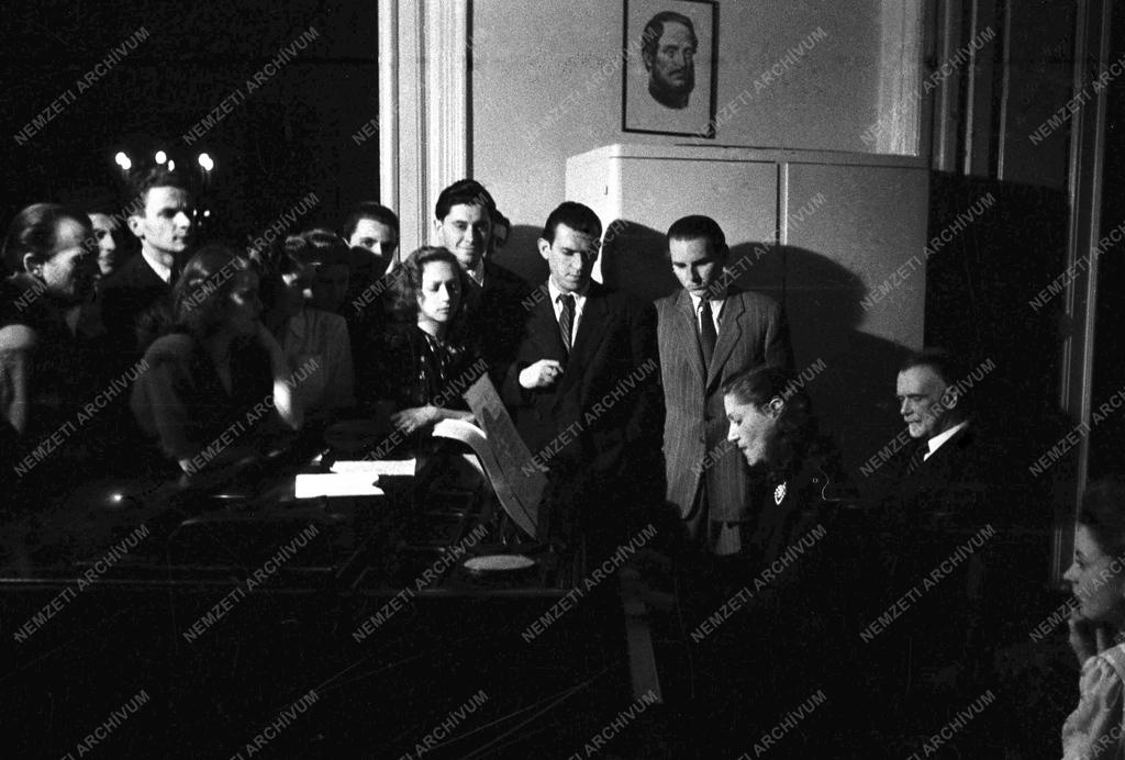 Külpolitika - Román népi kollégium avatása   