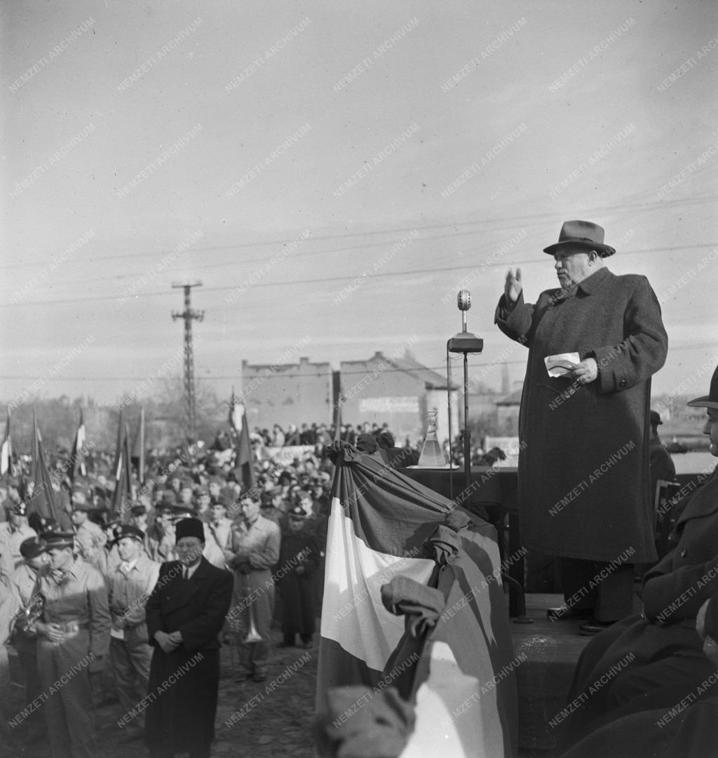 Közlekedés - A nyíregyházi állomásépület átadása 