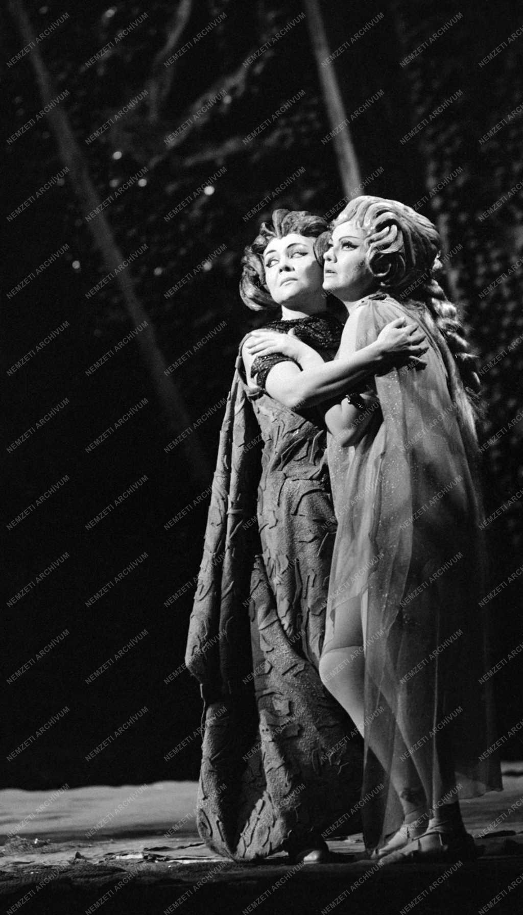 A Magyar Állami Operaház február 16-án felújítja Wagner: A Rajna kincse című zenedrámáját. Rendező: Békés András /két szereposztás/